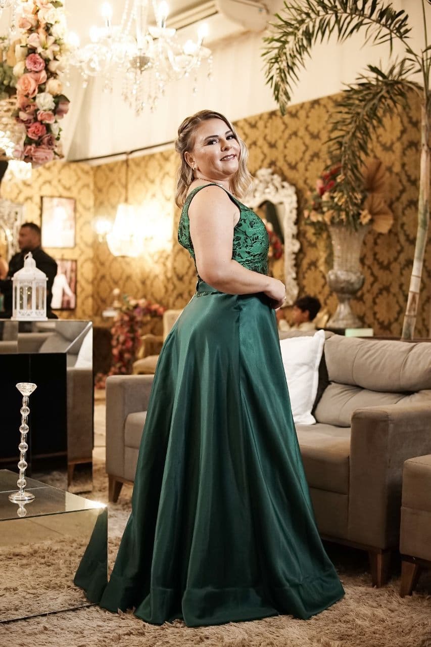 Keliane em traje casual
